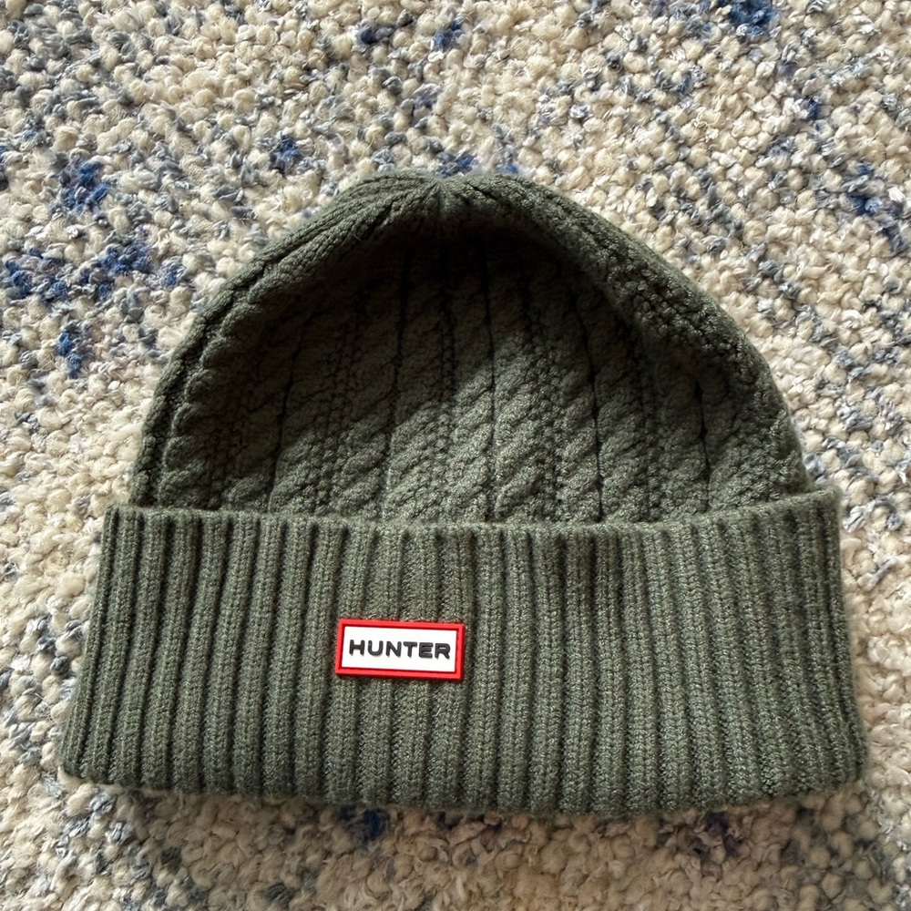 Hunter Olive Ribbed Beanie (Barley Worn)